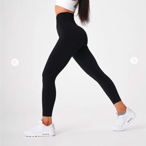 NVGTN Solid Seamless Leggings